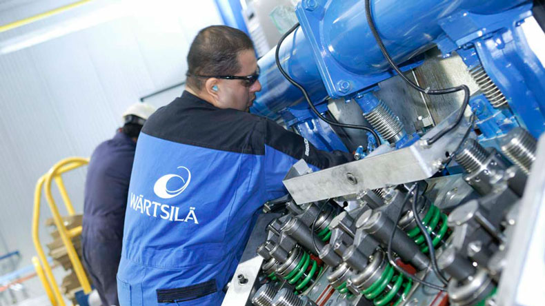 Wärtsilä worker