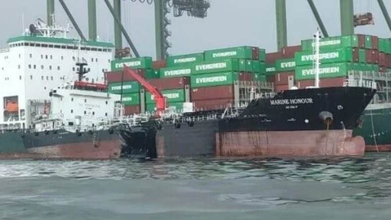 Bunker vessel Marine Honour was damaged after an allision in Singapore