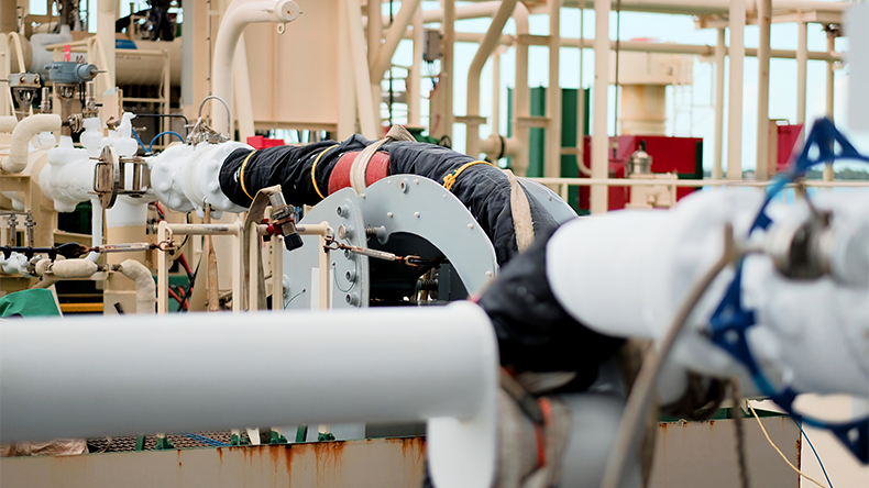 LNG Bunkering, Ship-to-ship operation between tanker and dual-fuel LNG-powered vessel