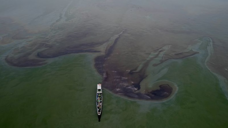 the oil slick has reached the Philippines coast 
