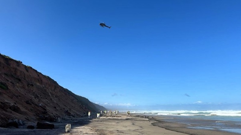 Oil spill on South African beach 