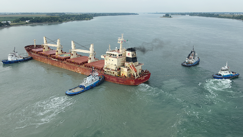 Grounded bulker refloated in Canada