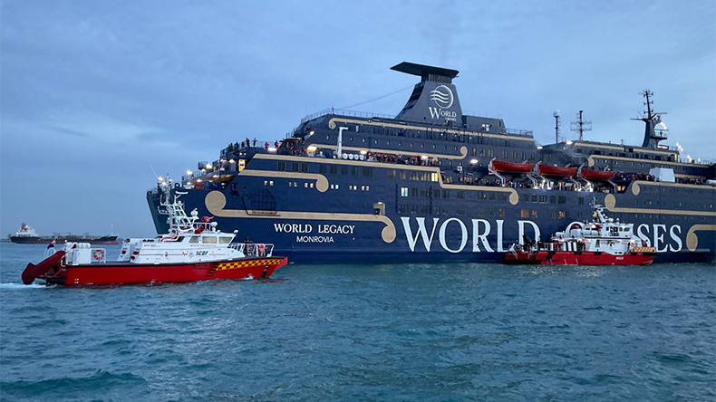 𝗙𝗶𝗿𝗲 𝗢𝗻𝗯𝗼𝗮𝗿𝗱 𝗪𝗢𝗥𝗟𝗗 𝗟𝗘𝗚𝗔𝗖𝗬 cruiseship