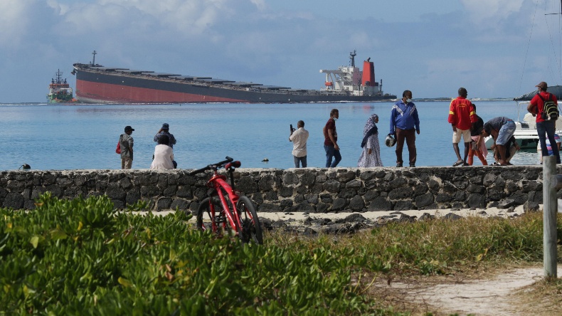 Wakashio oil spill in Mauritius clean-up