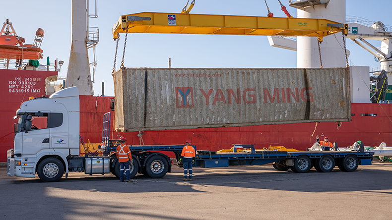 Apl Vessel Loses 40 Boxes Overboard Off Sydney Lloyd S List