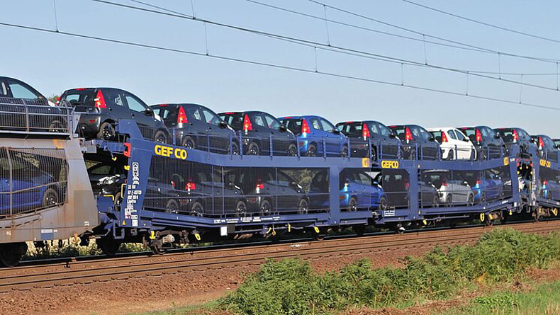 Gefco train with cars 
