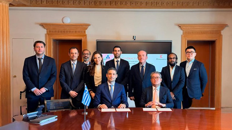 Vyron Vasileiadis (front) with Andy Song of K Shipbuilding (front right) at the contract signing in Athens, with the shipowner’s wife Erietta Kourkoulou Latsis and executives from Venergy, Latsco and Clarksons in attendance