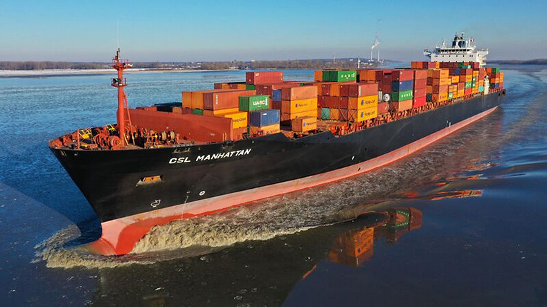 Containership CSL Manhattan at river Elbe