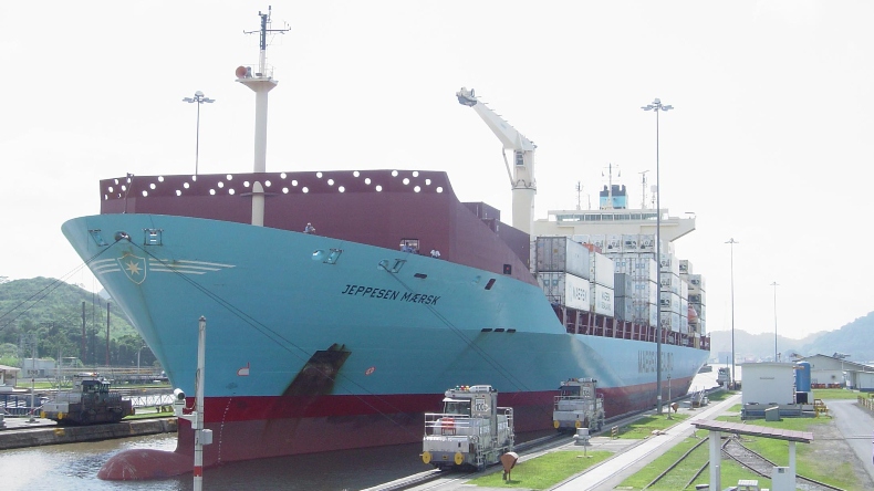 Maersk  2800 teu containership