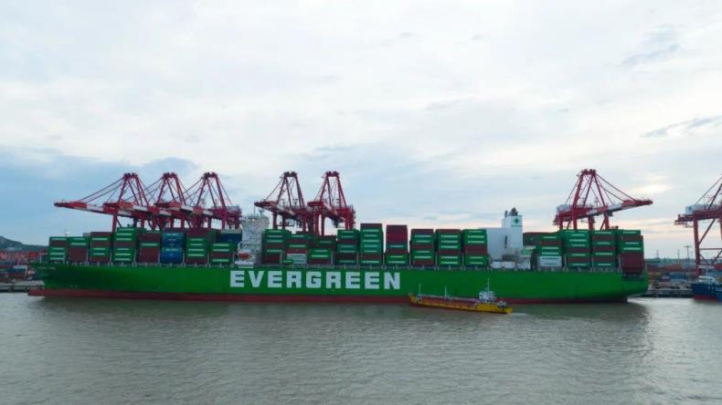 Container vessel Ever Top used in first transfer of LCO2 stored onboard to transport ship De Jin 26 in June 2025
