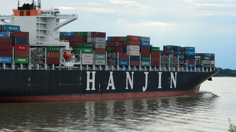 Hanjin logo on ship