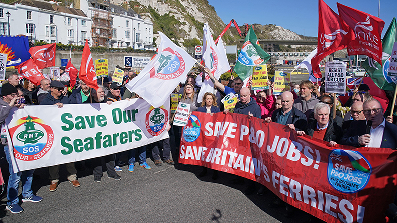 2J0C4XF People protest at the Port of Dover after P&O Ferries suspended sailings and handed 800 seafarers immediate severance notices. 