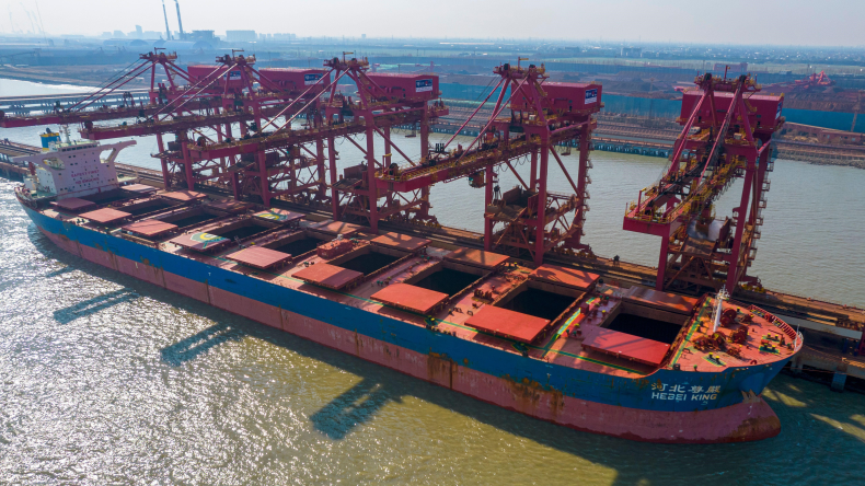 bulker unloading iron ore in China