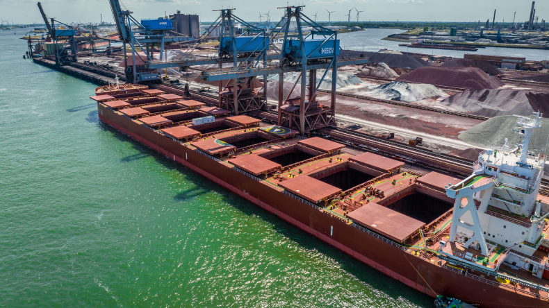 dry bulk ship loading operation