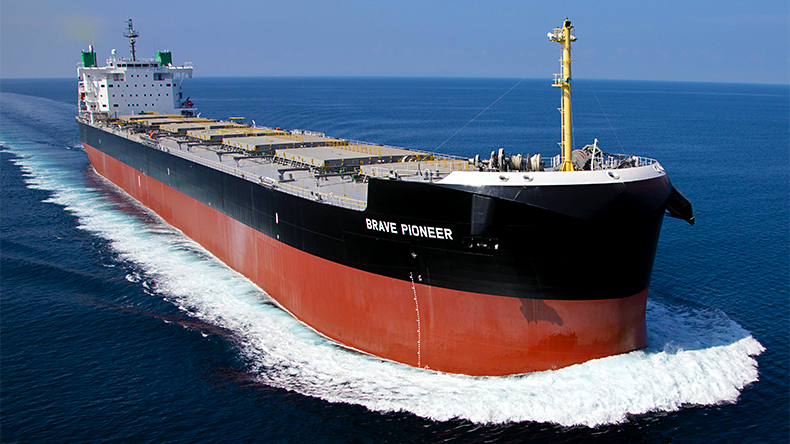 Dry bulker Brave Pioneer at sea