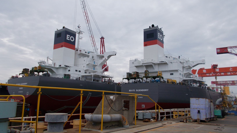 Newbuilds Dietrich Oldendorff, left, and Beate Oldendorff at the Oshima yard