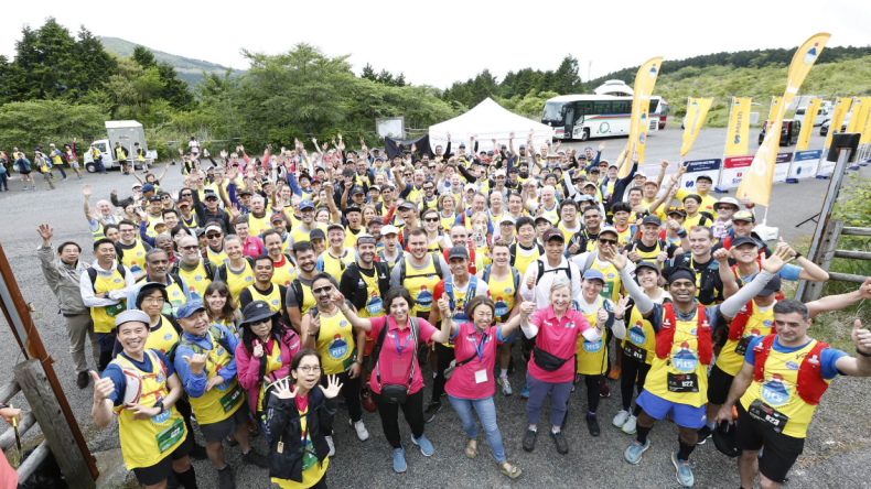 Teams in the ‘Green Dragon’ and ‘Black Dragon’ races on the Izu Peninsula