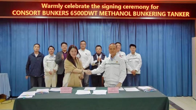 Consort Bunkers and Jinling Shipyards signing a shipbuilding contract