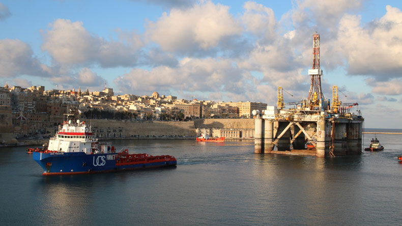 UOS Freedom towing a rig at Malta
