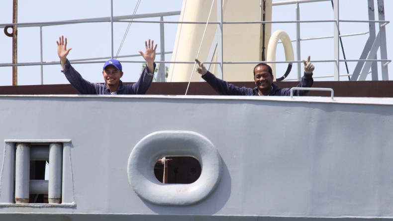 Happy Filipino seafarers