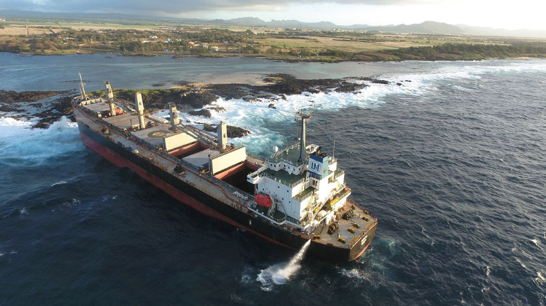 Salvage vessel wreckage