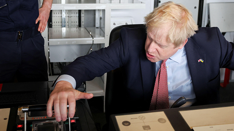  Prime Minister Boris Johnson (right) sits on the bridge of HMS Dauntless, a Type 45 air-defence destroyer of the Royal Navy that has undergone a refit, as he visits Cammell Laird shipyard in Merseyside.. -   Credit:  Phil Noble / PA Images / Alamy Stock Photo 