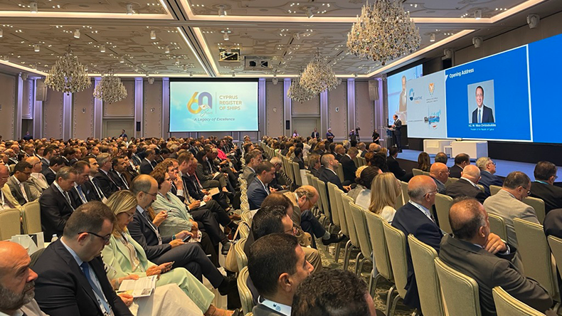 'Mama doesn't have the bosom to suckle from,' decries Greek shipowner of green fuels :: Lloyd's List - Vimarsana News