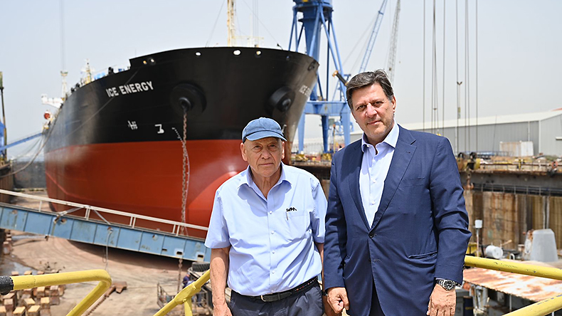 George Prokopiou (left) and chief executive Miltiadis Varvitsiotis at recently-reopened Skaramangas Shipyards, with Dynacom Tankers-managed panamax Ice Energy in the background