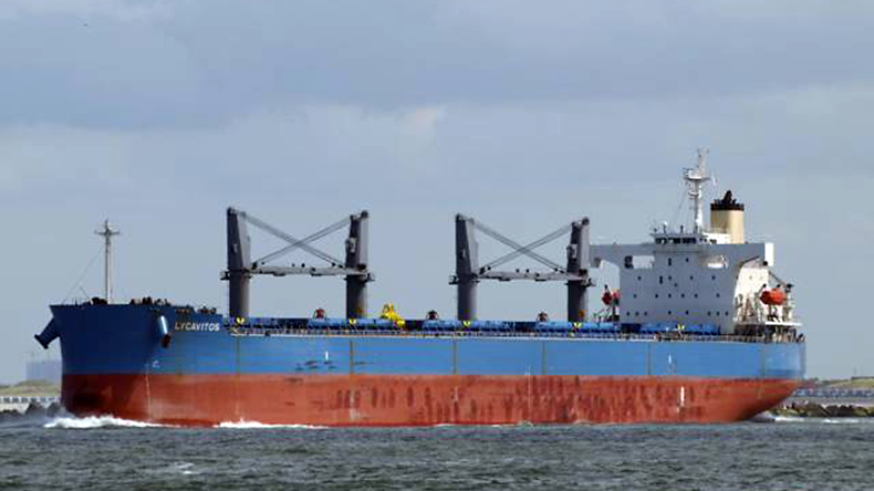 Bulk carrier Lycavitos at sea