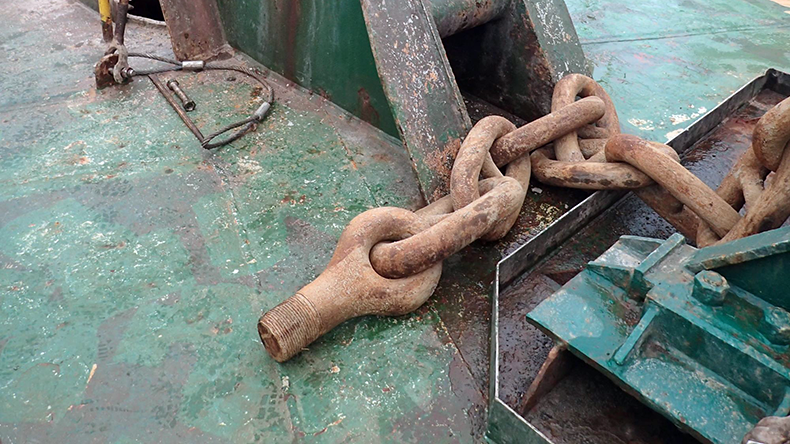 Eagle S vessel anchor chain with no anchor