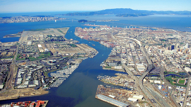 Port of Oakland Credit: Robert Campbell / US Army Corps of Engineers