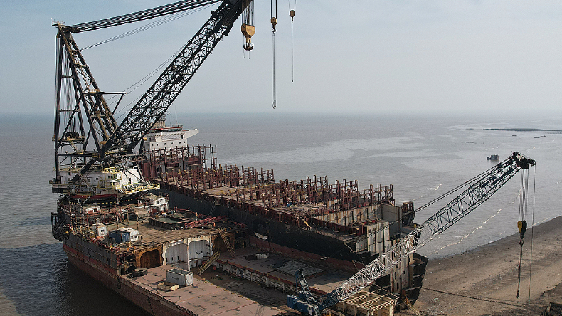 Boxship recycling remains negligible amid rising fleet exits due to conflicts