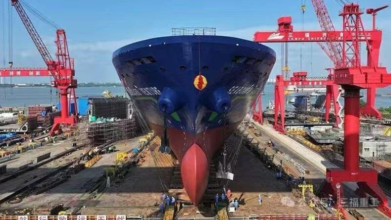 Taizhu Sanfu shipyard with a containership
