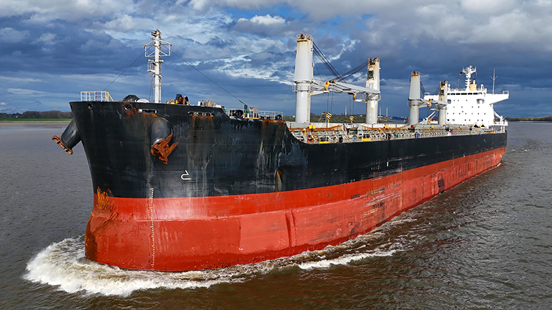 Ultramax dry bulker Ultra Infinity on approach to port