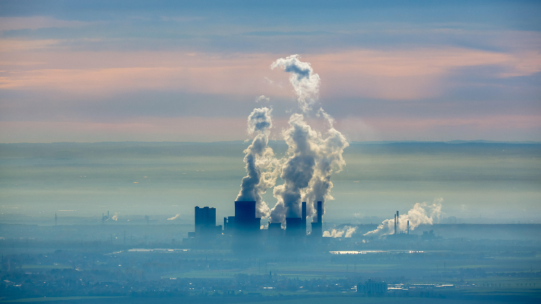 Coal plant emitting smoke