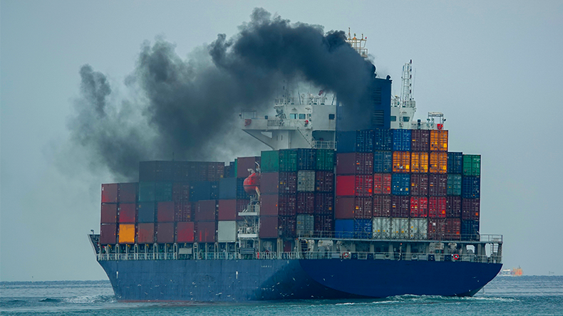 Smoke exhaust gas emissions from a containership