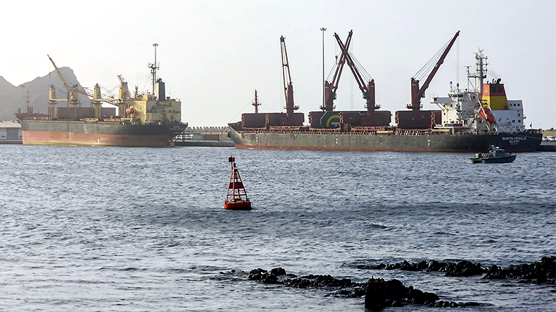Hormuz Strait Attacks Drive 27% Shipping Decline | E-Commerce Logistics Crisis