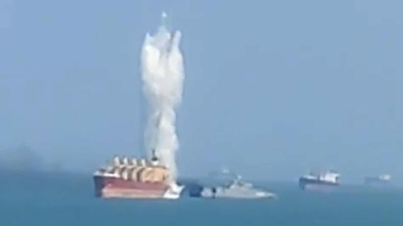 Fujairah OPL, bulk carrier explosion in the water