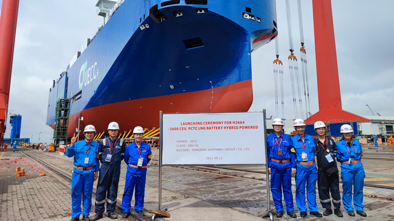 Battery hybrid car carrier, credit UECC