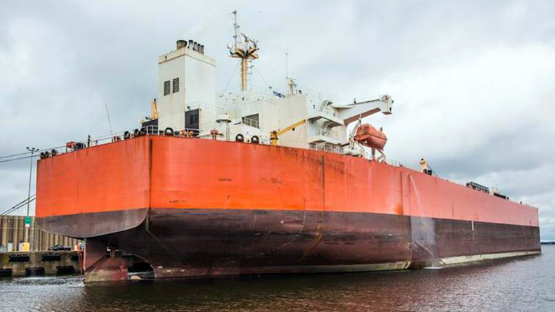 Oil tanker Osperous at port
