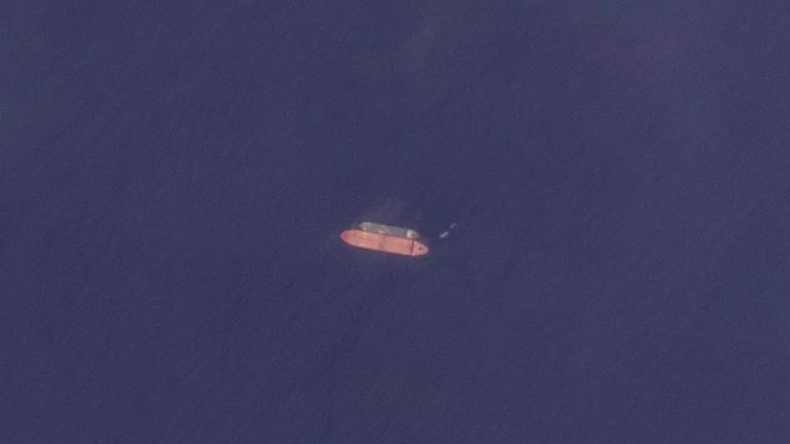 VLCC Yemen in STS with tanker Valente 790x444