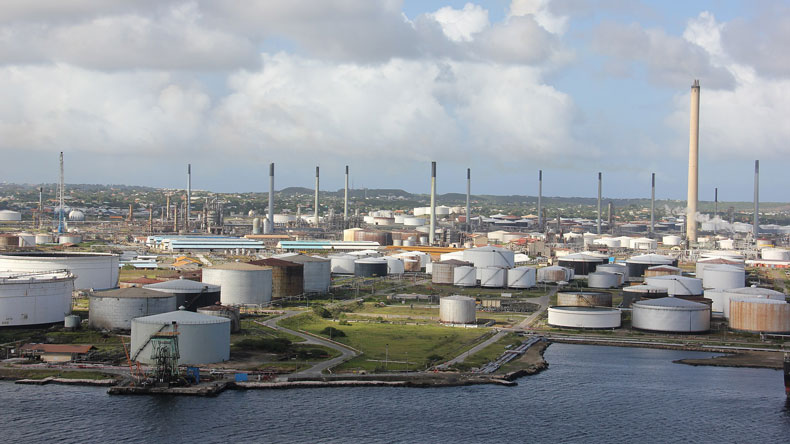 Isla oil refinery
