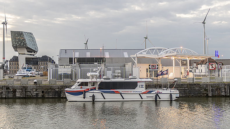 Hydrogen refuelling station