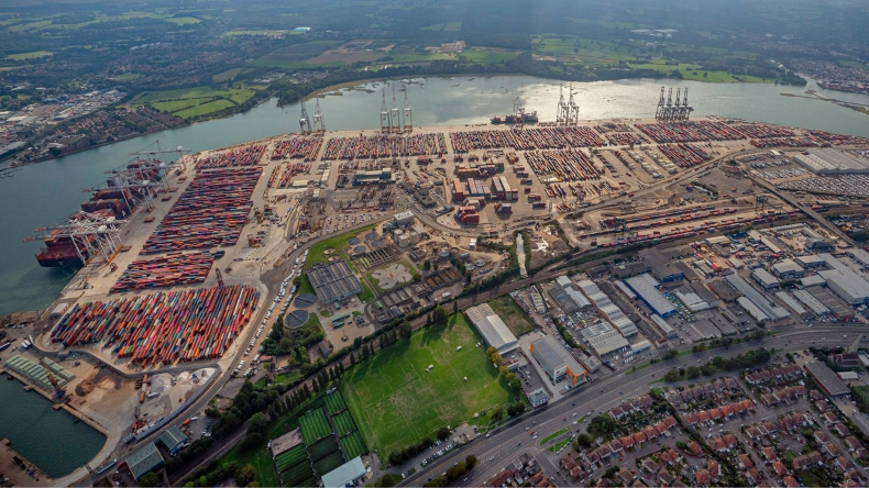UK shipping industry blasts port emissions report - Vimarsana News